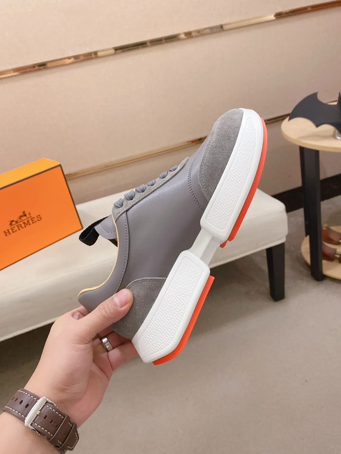 Men's clothing and shoes💰: 480💰《HERMES》【Classic original order·Version】Hermès; top 🔝purchasing agent🔍🔍men's latest 🇺🇸 counter sales simultaneously, imported from Italy original ▲▲cowhide ▲▲ (high-end, nobility, class) ) Exquisite workmanship (Italian 🇮🇹 imported water-dyed 🐂 cowhide lining) sole: original sole provided by the original factory, ⚠️exclusive double-layer activity·TPR·rubber·combined molded outsole; super comfortable·wear-resistant·non-slip·environmental protection The real thing is more beautiful if you take the real thing (high quality, follow the order). You can enter and exit the counter at will * Number of yards: 38-44 (45 can be customized and cannot be returned or exchanged)
